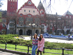 Nevena Vulićević i Sofija Jovičić na Republičkom takmičenju u Subotici