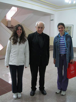 Sofija i Kristina Jovičić sa Bogoljubom Marinkovićem