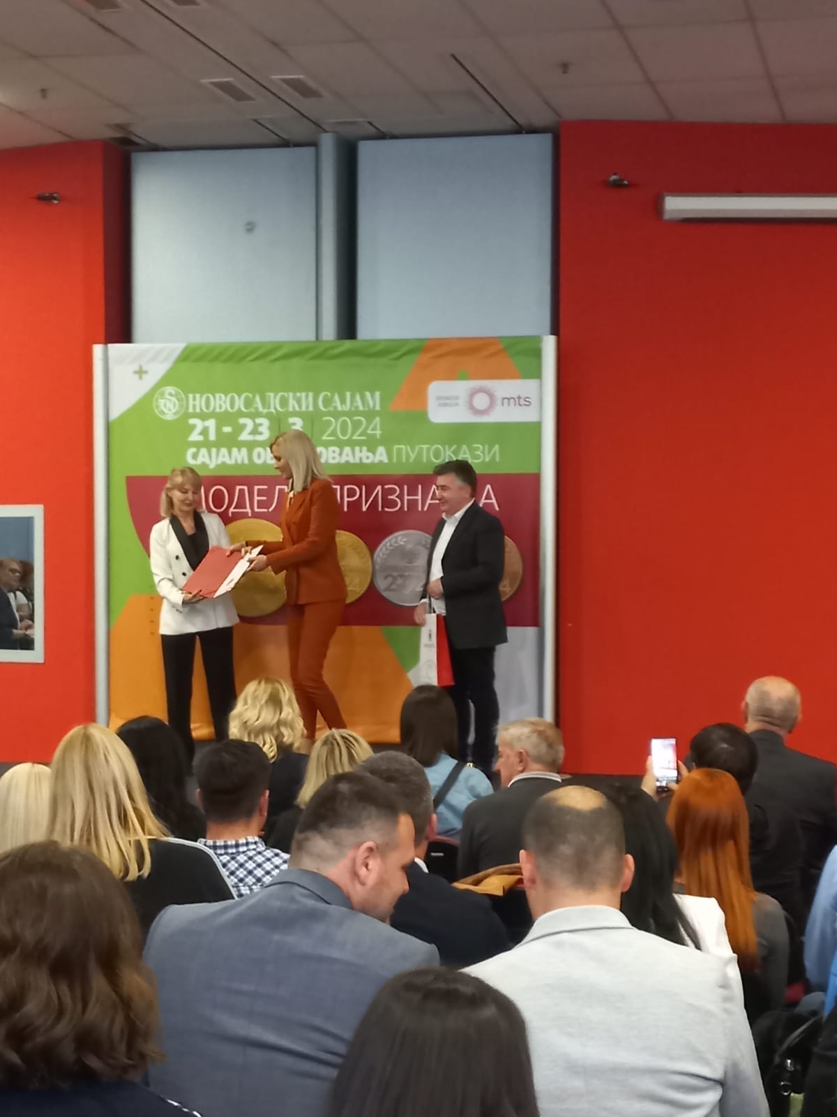 433110267_394120296693165_1759305136982854705_n