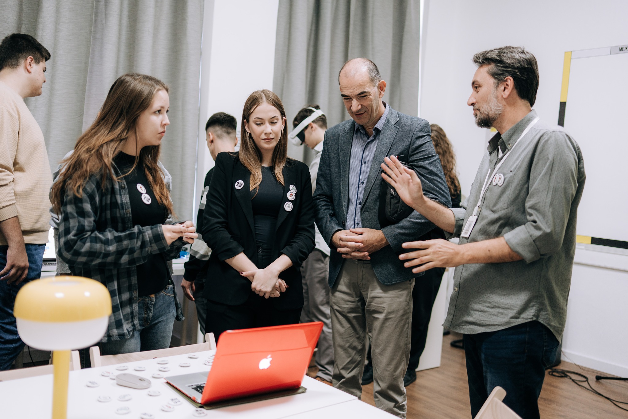 572954766_808509511920906_3118094858522881845_n