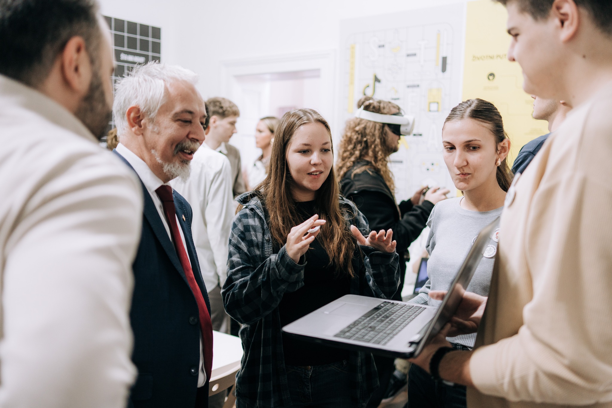 574393928_808504388588085_2234187006899515435_n