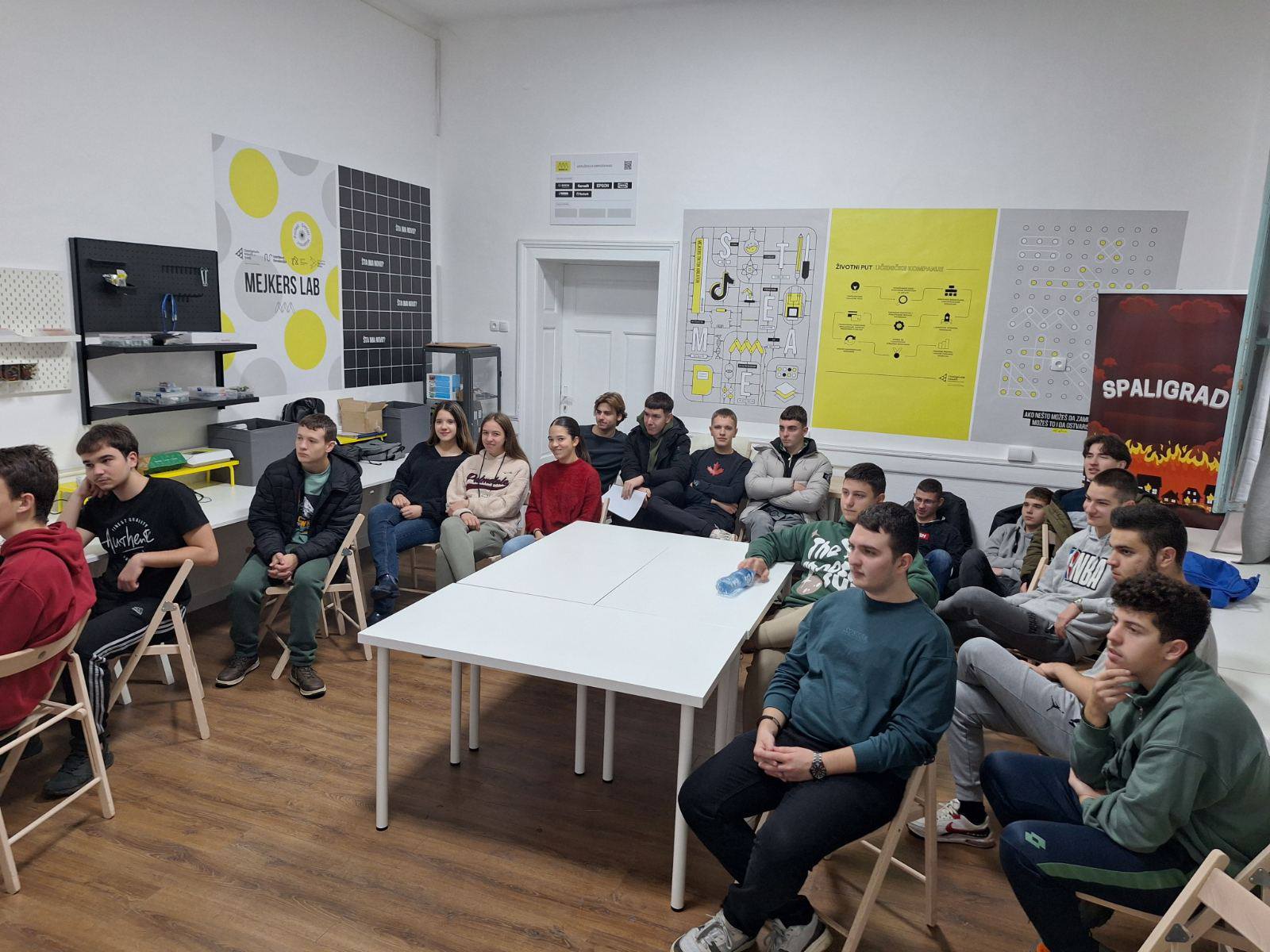 590612066_830677729704084_5850761709405814136_n